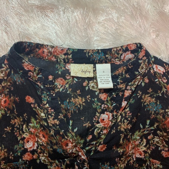 Floral Daytrip Top from The Buckle - Picture 4 of 5